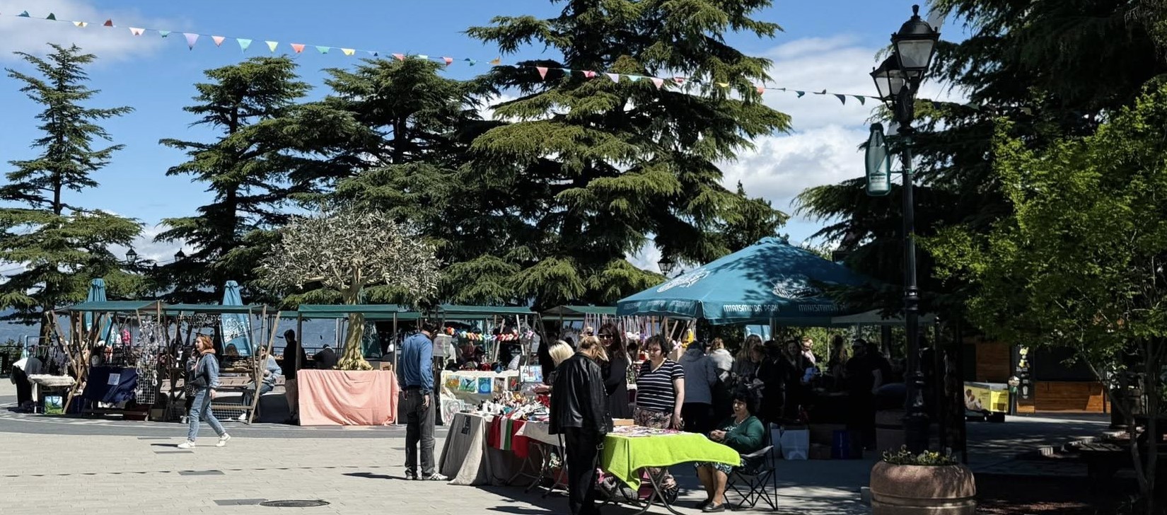გამოფენა-გაყიდვა მთაწმინდის პარკში