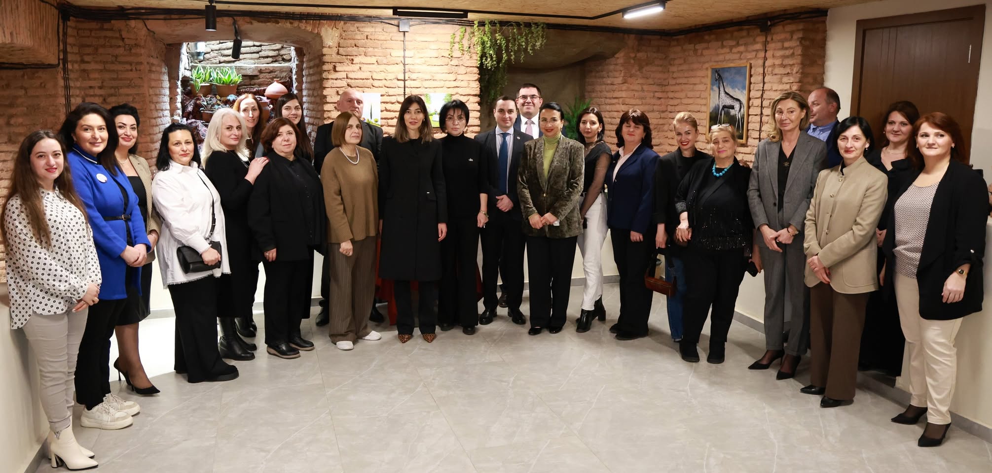 შეხვედრა საოჯახო არტ გალერეაში ქალთა კვირეულის ფარგლებში